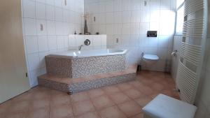 Ein Badezimmer in der Unterkunft Ferienhaus Seefried