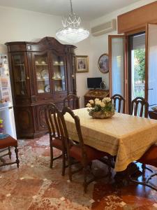 Μια τηλεόραση ή/και κέντρο ψυχαγωγίας στο Casa Vacanza a Limbiate