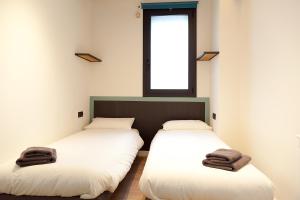 Un pat sau paturi într-o cameră la Casa Veena by MyRentalHost