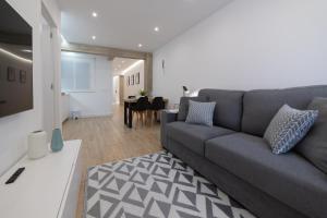 Televisyen dan/atau pusat hiburan di Apartamento con Aire Acondicionado Logroño Avenida Ayuntamiento