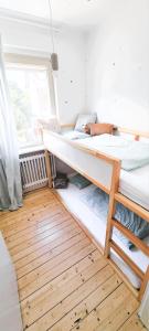 a room with two bunk beds and a window at Friends and Family Leiwen in Leiwen