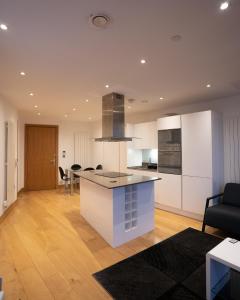 Canary Wharf Luxury Apartment with Panoramic Views