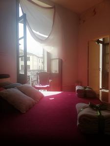 Łóżko lub łóżka w pokoju w obiekcie La Casa Rosa