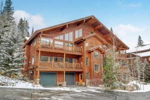 Gallery image of Luxury Slopeside Condo #97A Next to Ski Resort With Hot Tub & Great Views - 500 Dollars Of FREE Activities & Equipment Rentals Daily in Winter Park
