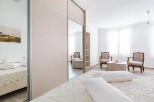 Ένα ή περισσότερα κρεβάτια σε δωμάτιο στο Syraino Apartment