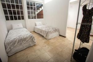 a bedroom with two beds in a room at Hostería Poza Rica in Poza Rica de Hidalgo