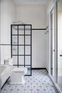 Ένα μπάνιο στο Palacio Tirso de Molina - THE ARC COLLECTION