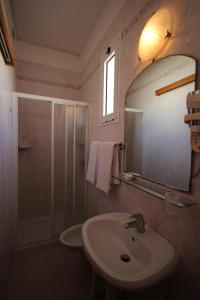 Koupelna v ubytování Hotel Roma