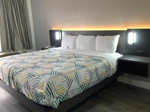 Motel 6-Memphis, TN - East客房内的一张或多张床位