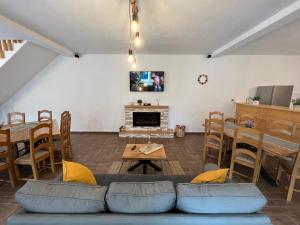 Μια τηλεόραση ή/και κέντρο ψυχαγωγίας στο Floare de Colț-Bran