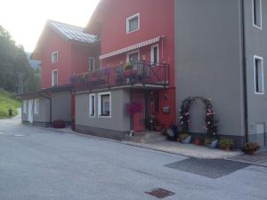 Budova, v ktorej sa apartmán nachádza
