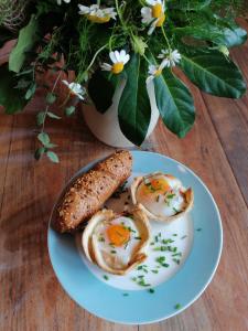 Jedlo v ubytovaní bed & breakfast alebo blízkom okolí