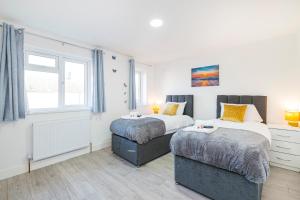 CJB COSY HOMES for CONTRACTORS in ESSEX Spacious Serviced Accomodation 6 Bedroom 3 Bathroom Sleeps 16