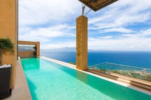 Bazén v ubytování Ravdoucha Epavlis - Luxury Private Villas nebo v jeho okolí