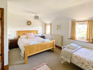 מיטה או מיטות בחדר ב-Grange Farm Cottage