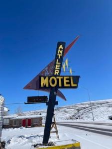 Antler Motel v zimě + 4 fotografie