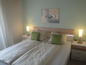 Posteľ alebo postele v izbe v ubytovaní Hotel Pension Schwaiger