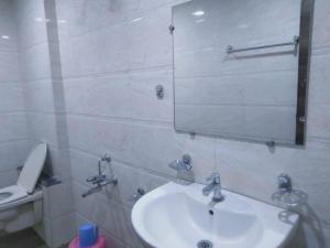 Koupelna v ubytování Sai Heera Residency Shirdi