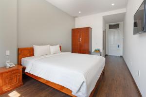 Una cama o camas en una habitación de Bamboo Hotel
