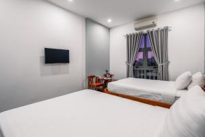 Una cama o camas en una habitación de Bamboo Hotel
