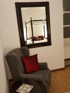 Posezení v ubytování Villa Maghetti - modernized flat in historic palazzo in the center of Luino