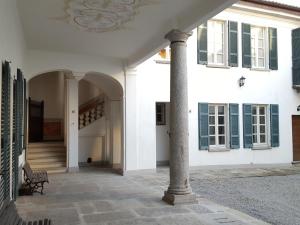 Exteriér nebo vchod ubytování Villa Maghetti - modernized flat in historic palazzo in the center of Luino