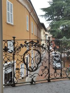 Fotografie z fotogalerie ubytování Villa Maghetti - modernized flat in historic palazzo in the center of Luino v destinaci Luino
