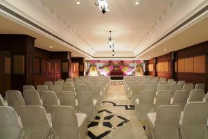 Posezení v ubytování Radha Regent, Chennai
