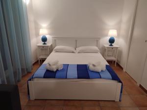 A bed or beds in a room at MOLO 78 Case Vacanze