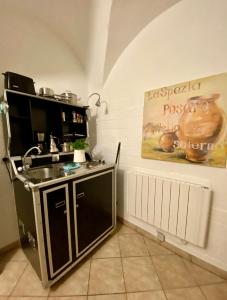 a small kitchen with a sink and a microwave at Ferienwohnung am Weinberg in Meißen