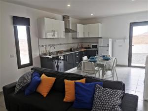 Η κουζίνα ή μικρή κουζίνα στο Villaverde Relax 2 a 10 minutos de Corralejo