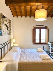 A bed or beds in a room at Laura Chianti Vacanze