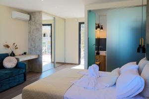 Posteľ alebo postele v izbe v ubytovaní SAMI BEACHVIEW