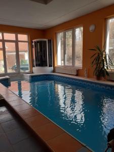 Bazén v ubytovaní Apartmán u potoka alebo v jeho blízkosti