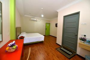 Classic Boutique Hotel Kuantan客房内的一张或多张床位