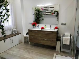 a bathroom with a sink and a mirror at Alojamiento PLAZA CASCO HISTORICO in Icod de los Vinos +13 photos