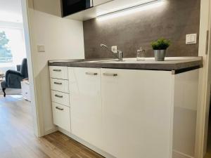 Nhà bếp/bếp nhỏ tại Bike Hike Ski Brilon - Ferienappartment +21 ảnh