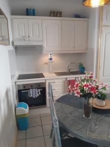 Kuchnia lub aneks kuchenny w obiekcie Rocas del Mar Tenerife