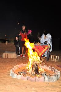 Naktsmītnes Tuareg Luxury Camp pilsētā Merzuga fotogalerijas attēls