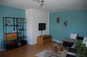 a living room with a couch and a tv at Ferienwohnung Hoffmann in Osburg