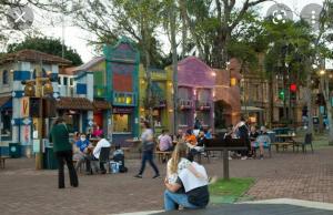 a group of people in a amusement park at Apartamentos Nadai 302 in Foz do Iguaçu