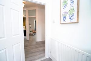 Gallery image of Minster House Apt 2 by Tŷ SA in Cardiff