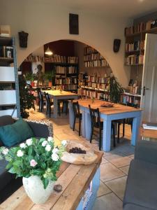 Lounge nebo bar v ubytování La Reduiste