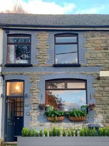 Gallery image of Renovated Miner’s Cottage - family & dog friendly in Abertillery