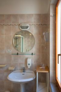 A bathroom at Hotel Villa Rita