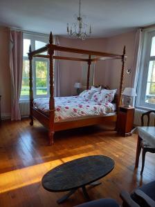 Giường trong phòng chung tại Gîte Chateau baie de somme 10 a 12 personnes