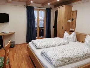 Postel nebo postele na pokoji v ubytování Gästehaus Obersulzberglehen