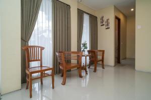 Posezení v ubytování RedDoorz near ITDC Nusa Dua