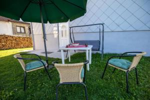 Vonkajšia záhrada v ubytovaní Apartmani Poljančić