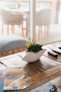 Ruang duduk di The Beach House Boutique Hotel